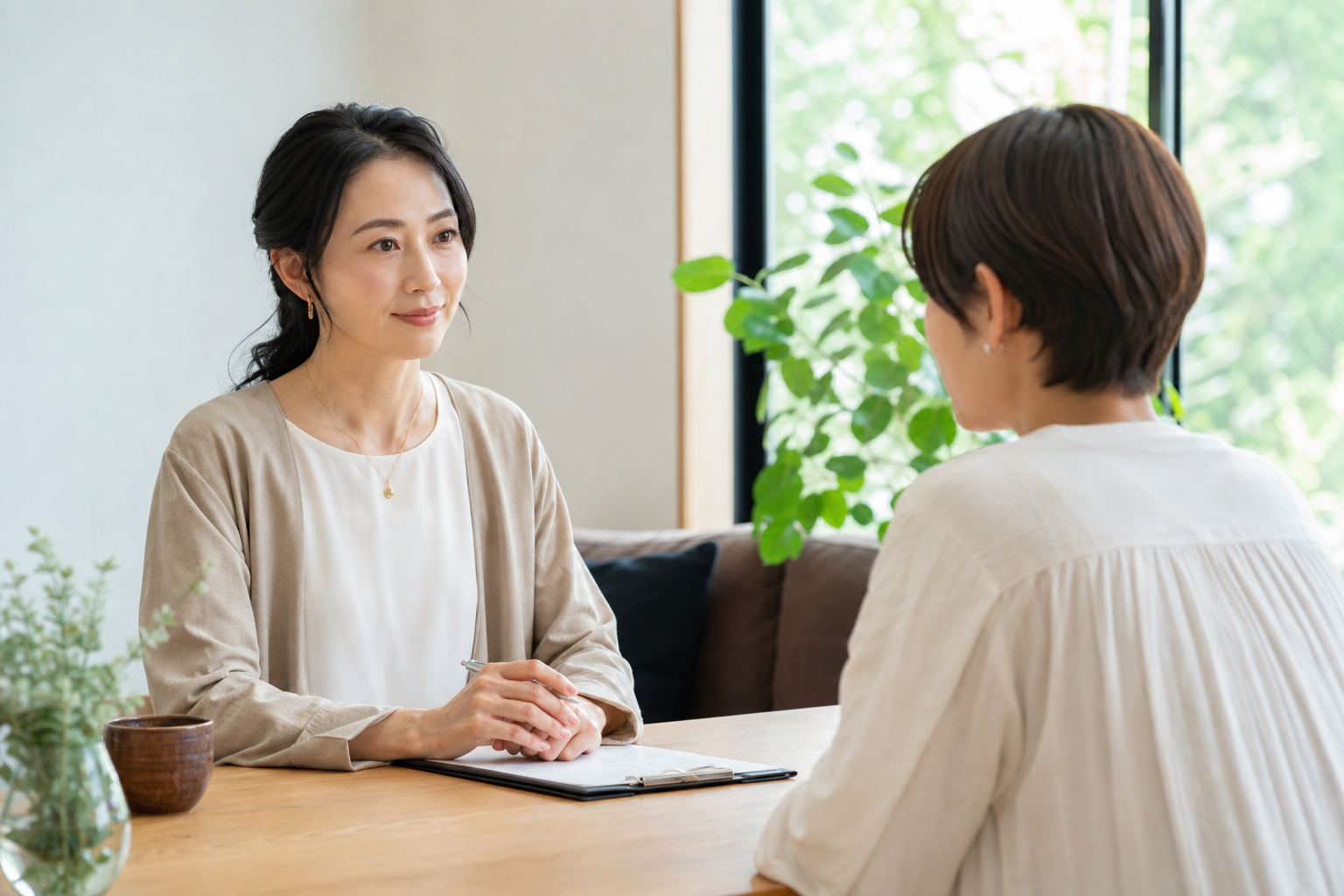 アチューメントについて相談する女性たち